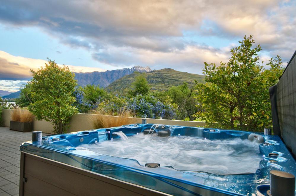 Huge Lakefront Delight - Queenstown Holiday Home Exterior foto