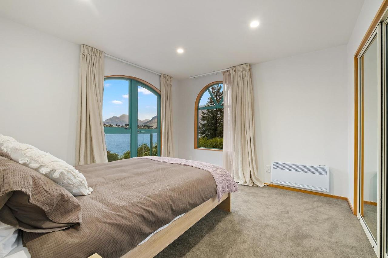 Huge Lakefront Delight - Queenstown Holiday Home Exterior foto