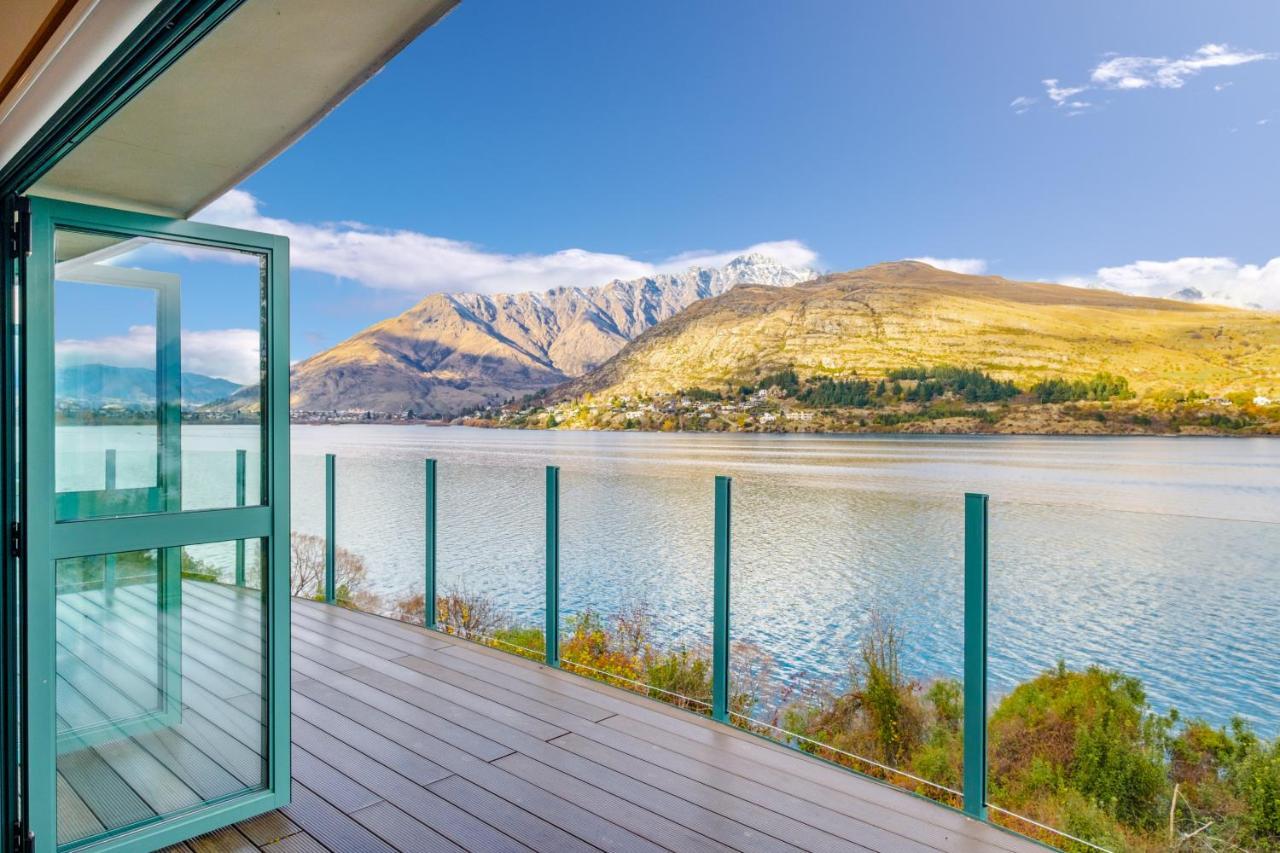 Huge Lakefront Delight - Queenstown Holiday Home Exterior foto